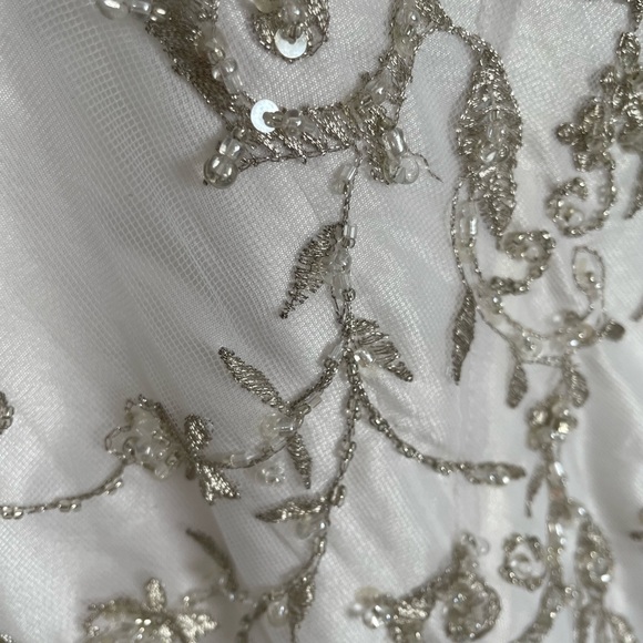 Mori Lee Wedding dress. Color white. Size 16. - Picture 7 of 11
